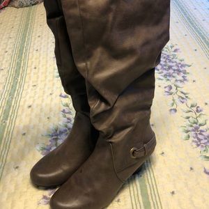 Bass heeled boots